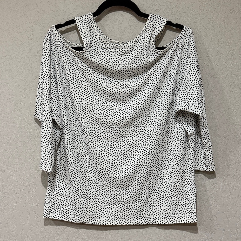 Fighting Eel White Top with Black Polka Dots